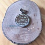 Placa Pingente Redondo em Aço Inox 316L com gravação personalizada. Celebre momentos com este pingente único.