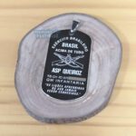 Dog Tag Grossa em Aço Inox 316L: Plaqueta militar brasileira para presente, com o Exército Brasileiro e a inscrição "Brasil acima de tudo".