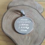 Placa Pingente Redondo em Aço Inox 316L: Pingente gravado com dados de nascimento "Alexia".
