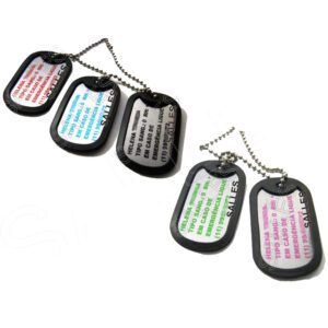 Coleção de dog tags coloridas "Dog Tag Color" com informações médicas e contato de emergência.
