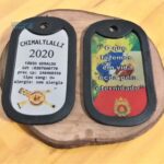 Dog tag color personalizadas com nome "CHIMALTLALLI" e frase inspiradora.
