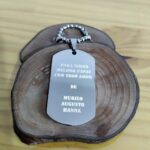 Dog Tag Grossa em Aço Inox 316L com gravação personalizada. Presente especial e durável.