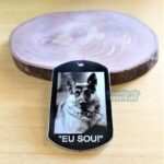Fotogravação Aço Inox: Dog tag com foto P&B de Pastor Alemão. Pingente personalizado.