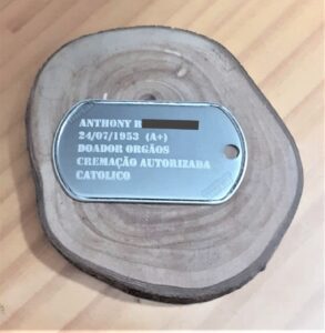 Dog Tag Modelo Americano com Borda em Aço Inox 316L Militar. Dog Tag com borda, dados pessoais, aço inox.