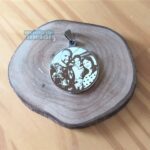 Fotogravação Aço Inox: Pingente com foto de família gravada em aço 316L. Presente personalizado.